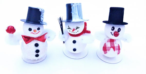 Frostiges Dutzend - Tischdeko Schneemann-Figuren 12 Stück ca. 6cm Wattefigur