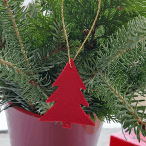 Filzanhänger Tannenbaum rot – handgemachte Weihnachtsdeko 6,5 x 5 cm