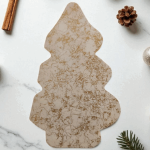 „Edle Bastelkarte Weihnachten – Tannenbaum-Design aus festem Papier mit goldener Struktur, DIY Weihnachtsgrußkarte.“