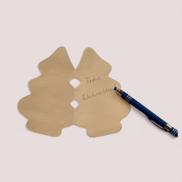 Edle Bastelkarte Weihnachten – Tannenbaum-Design aus festem Papier mit goldener Struktur, DIY Weihnachtsgrußkarte. Innenseite zum Beschriften