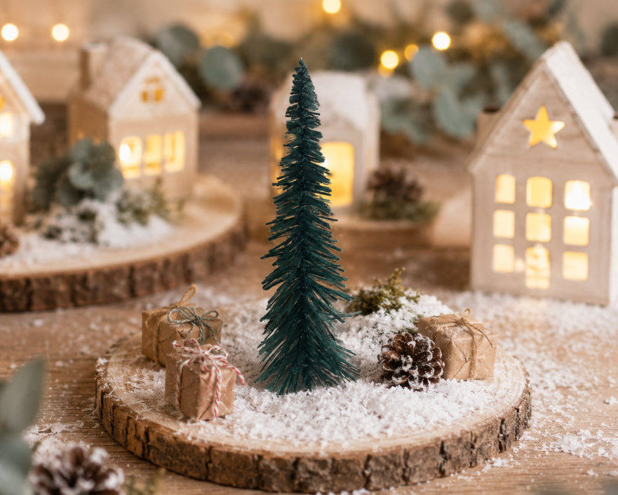 Mini Tannenbaum 9,5 cm Grün – Modellbau Baum für Weihnachtsdorf, Krippe, Winterlandschaft & Bastelarbeiten – Bild 2