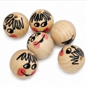 Holzkugeln mit Gesicht